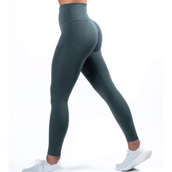 $70 Women’s Gray Alphalete Halo Leggings - Picture 2 of 9
